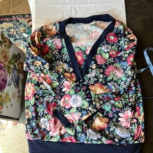NWT floral, V-neck by Sabrina Allen
